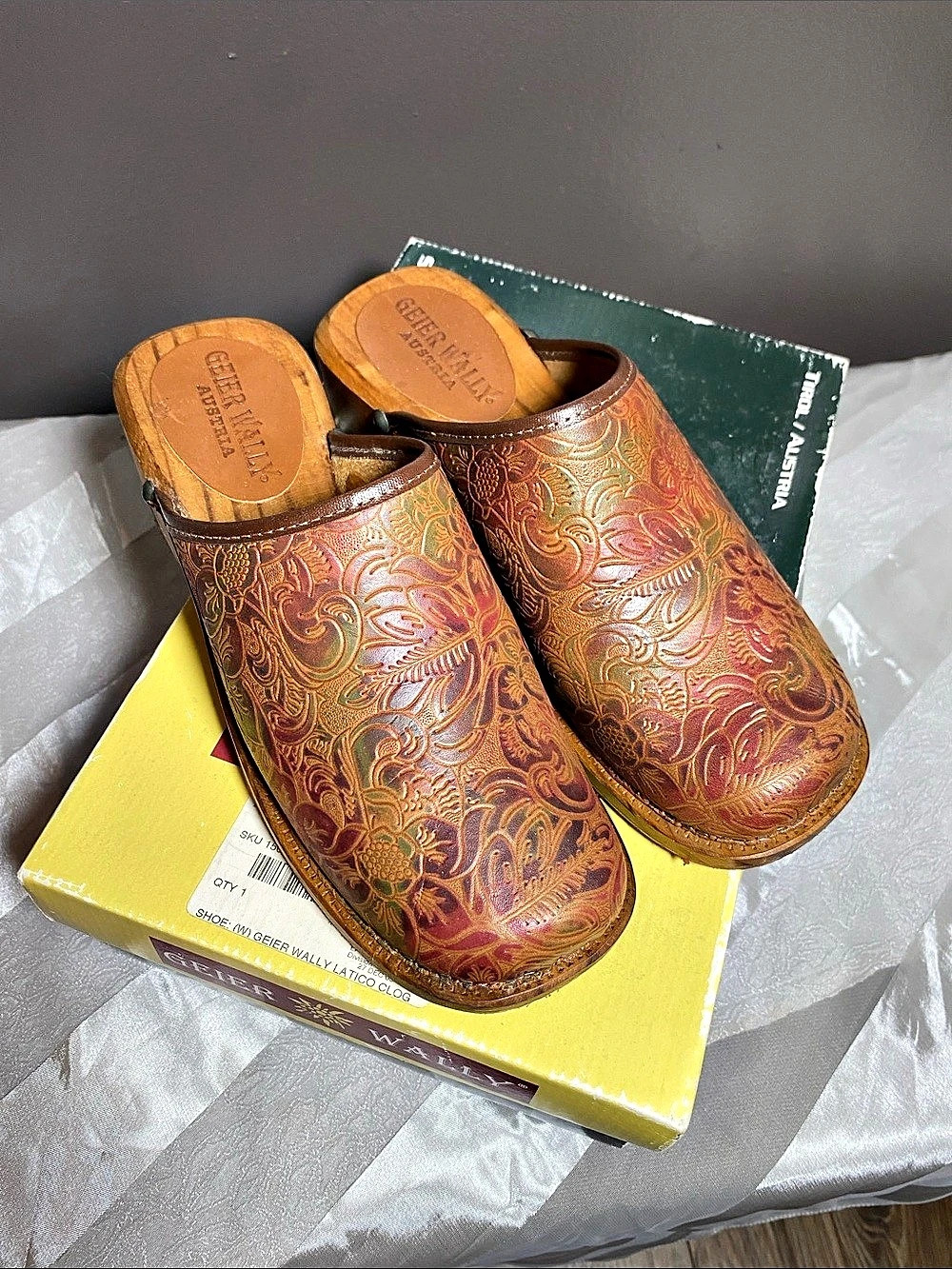 Geier Wally Abado Bicolor Floral Clogs in Brown & Red EU 38 / US 7.5 - 8
